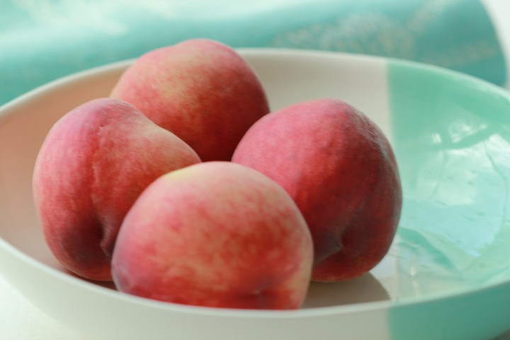 Peaches in bowl